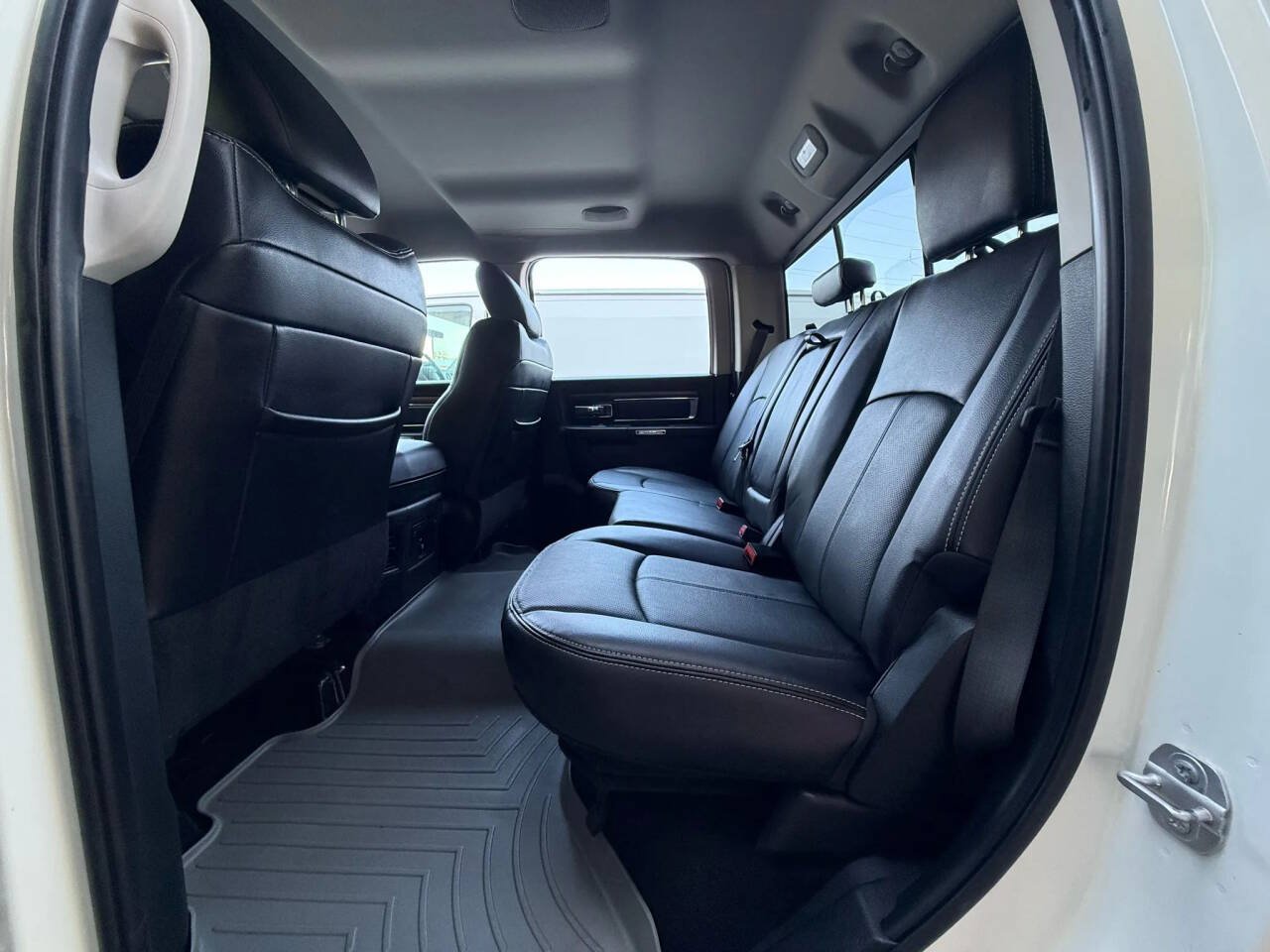 Used 2018 RAM 1500 Laramie w/ Convenience Group AWD/4WD image 14