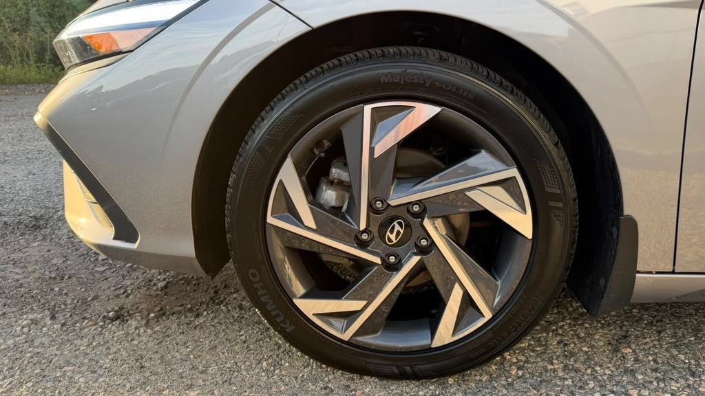 Certified 2025 Hyundai Elantra Sport FWD image 11