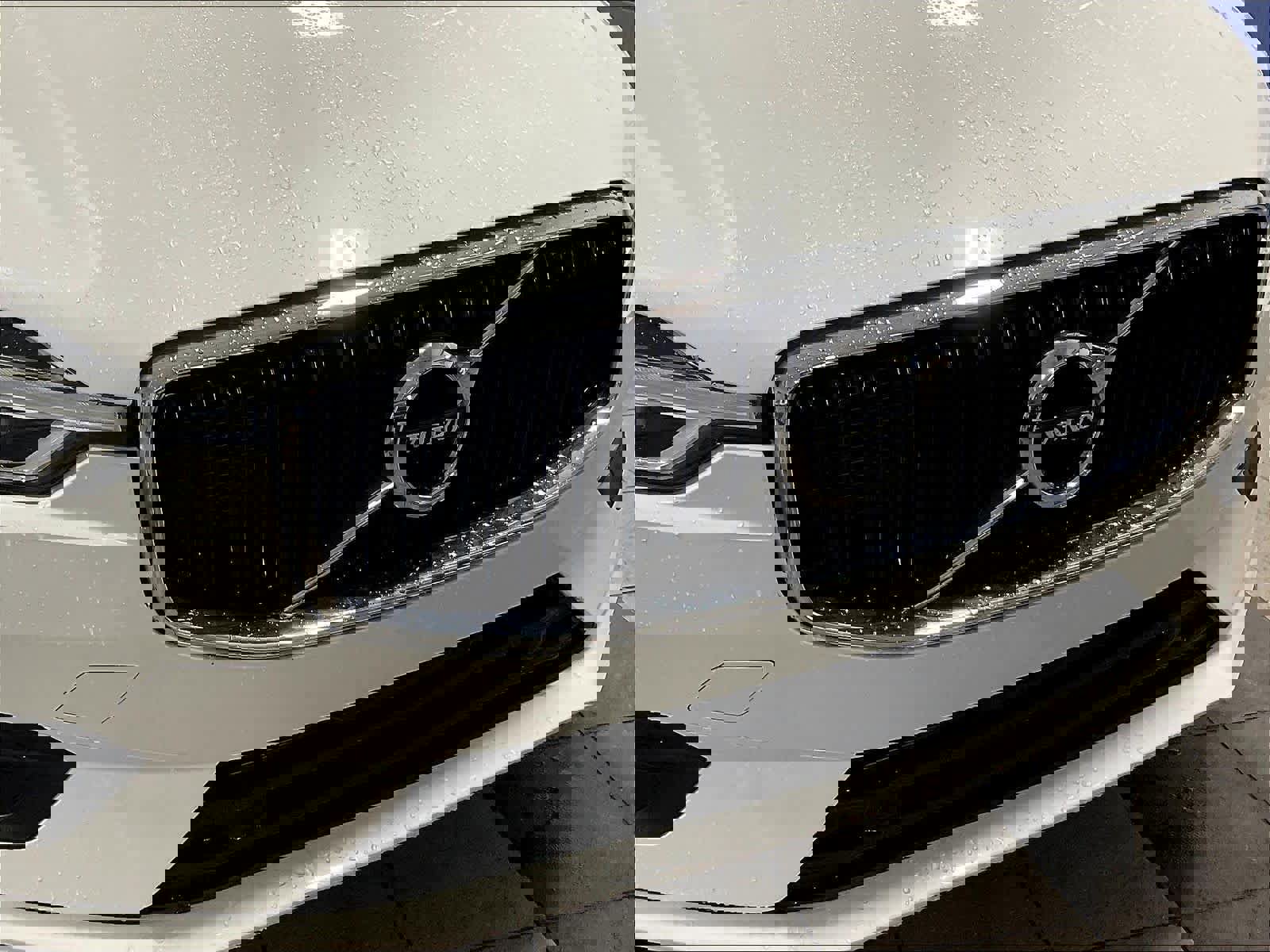 Used 2019 Volvo XC60 T6 Momentum w/ Multimedia Package image 31