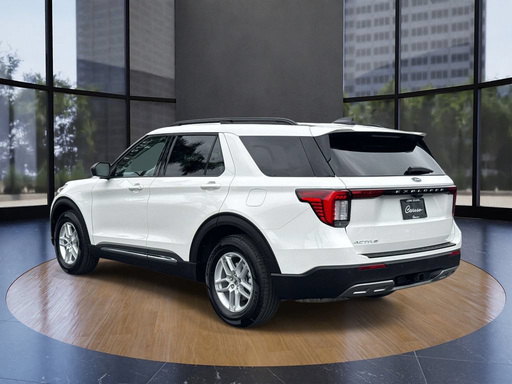 Used 2025 Ford Explorer Active w/ Active Comfort Package RWD image 4