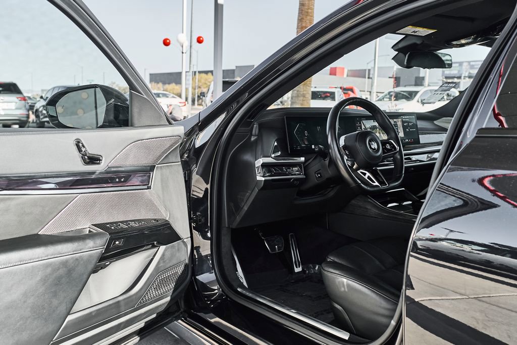 Used 2024 BMW 740i w/ Premium Package RWD image 16