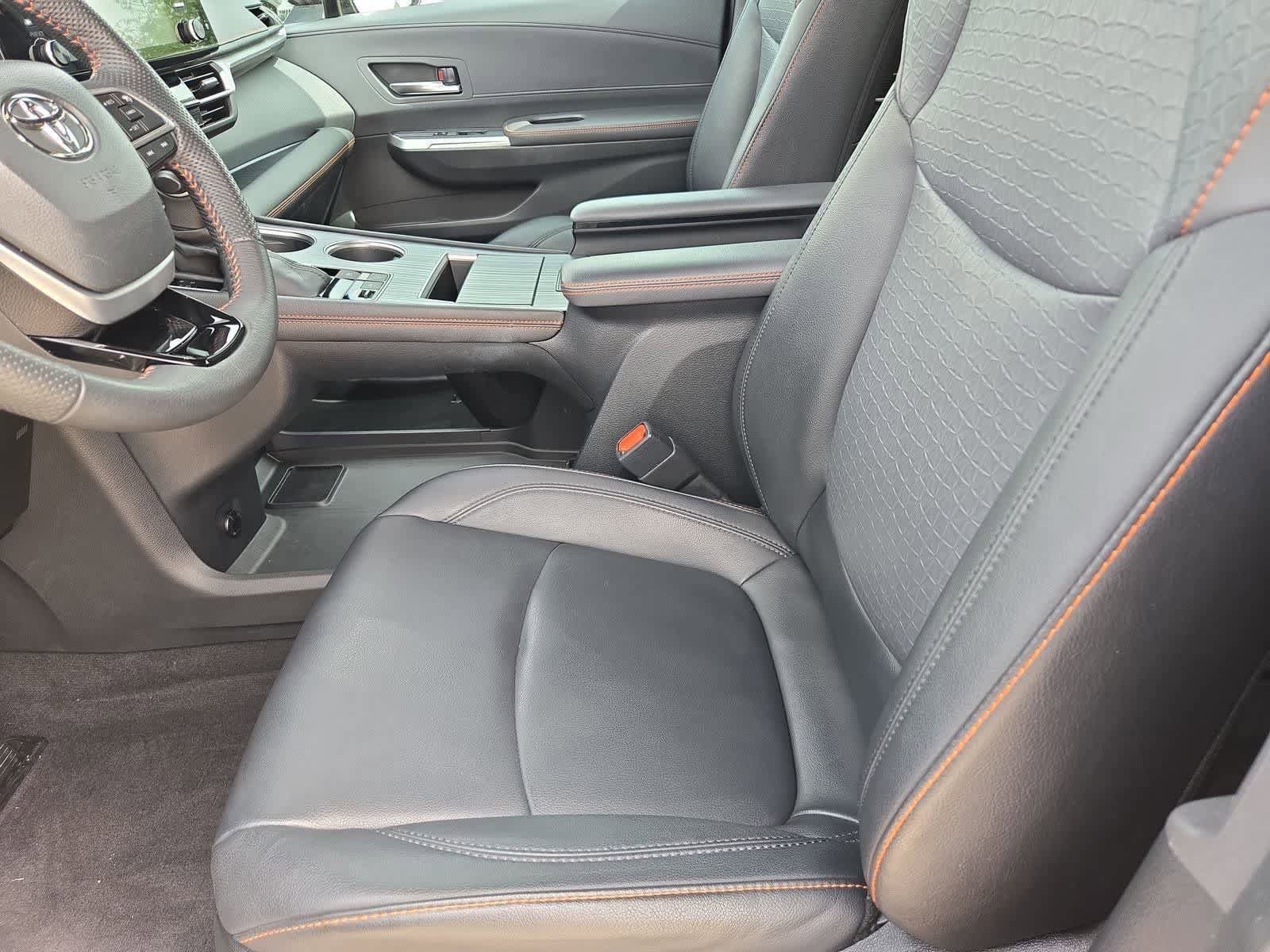 Used 2022 Toyota Sienna XSE FWD image 15