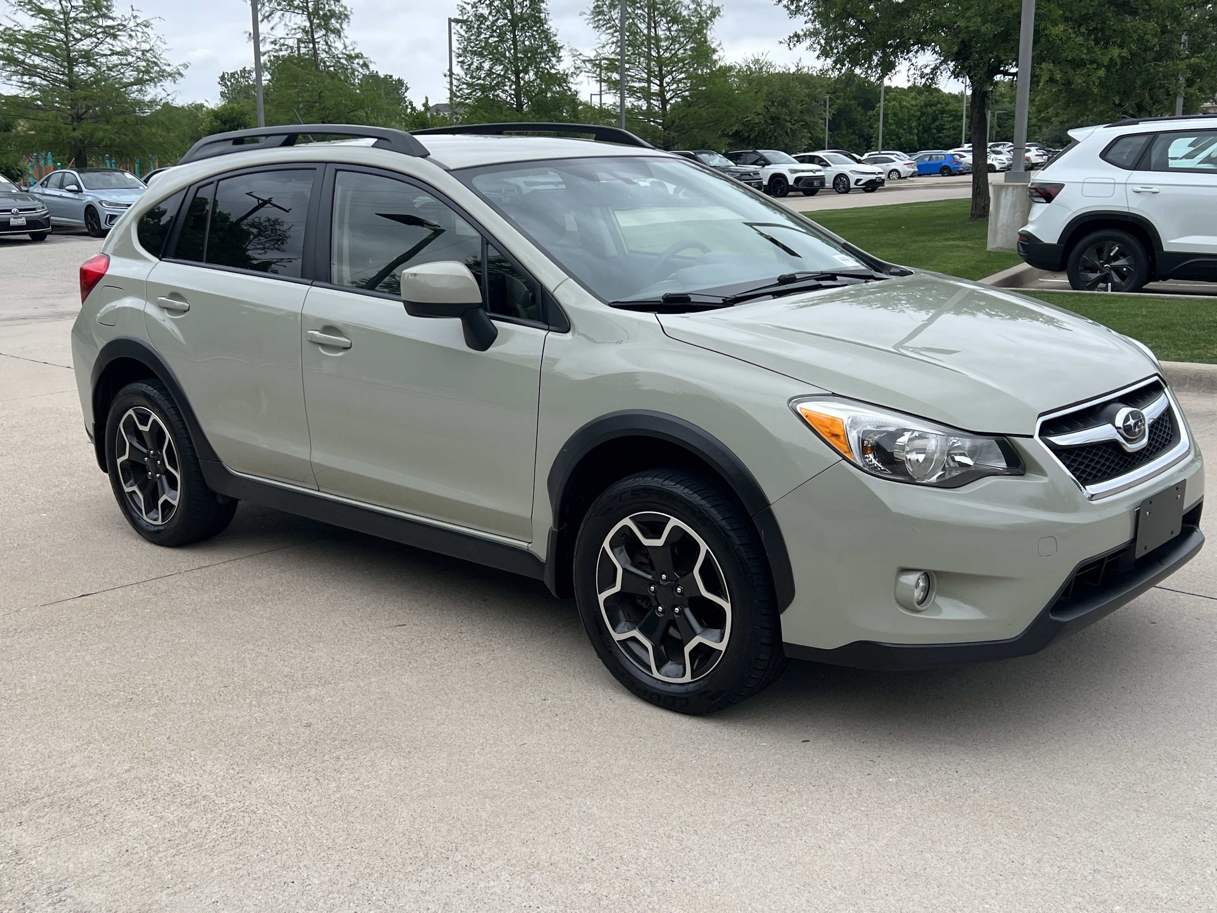 Used 2014 Subaru Crosstrek 2.0i Limited w/ Popular Package #2 AWD/4WD image 2