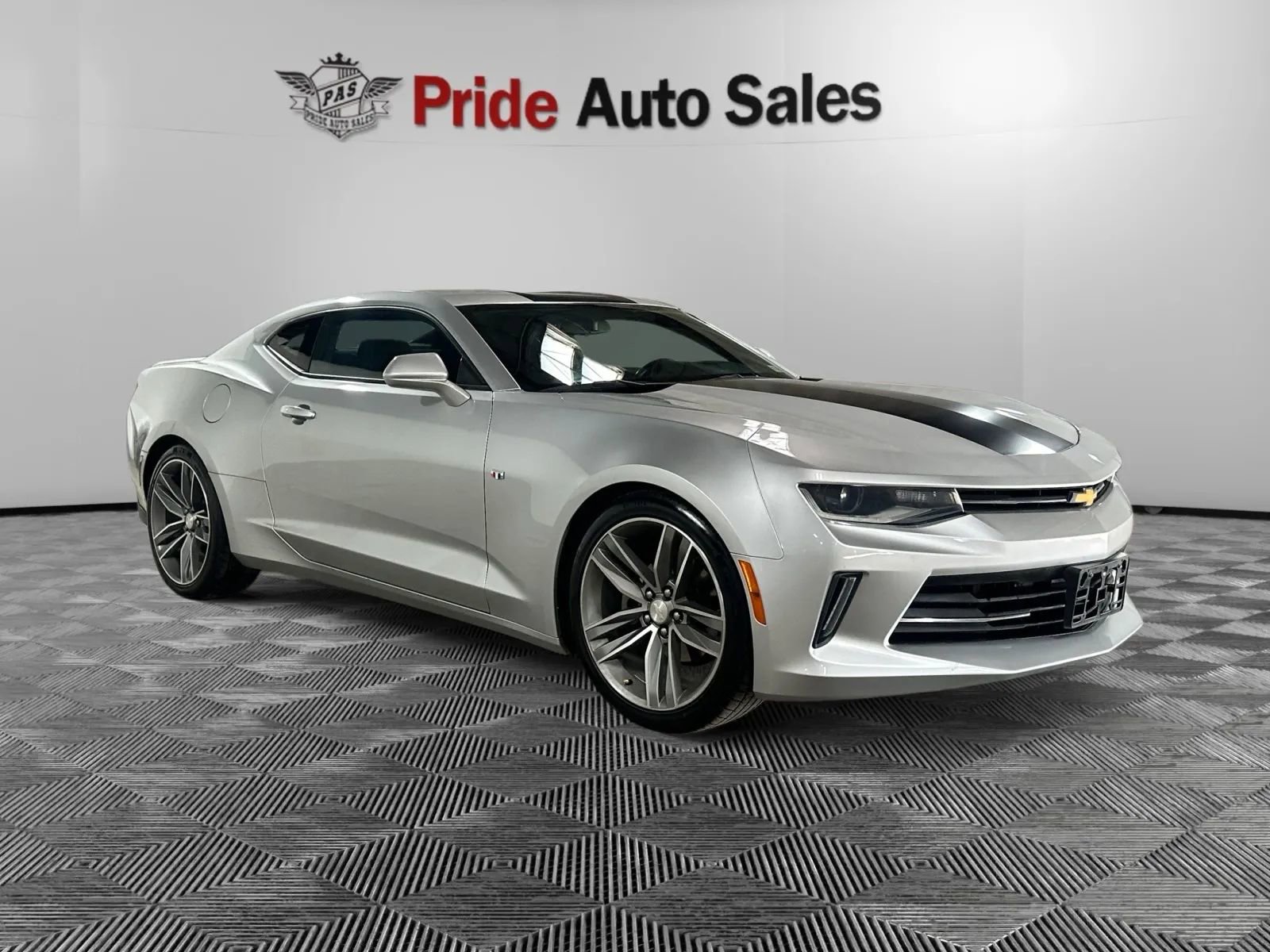 Used 2018 Chevrolet Camaro LT w/ RS Package image 3