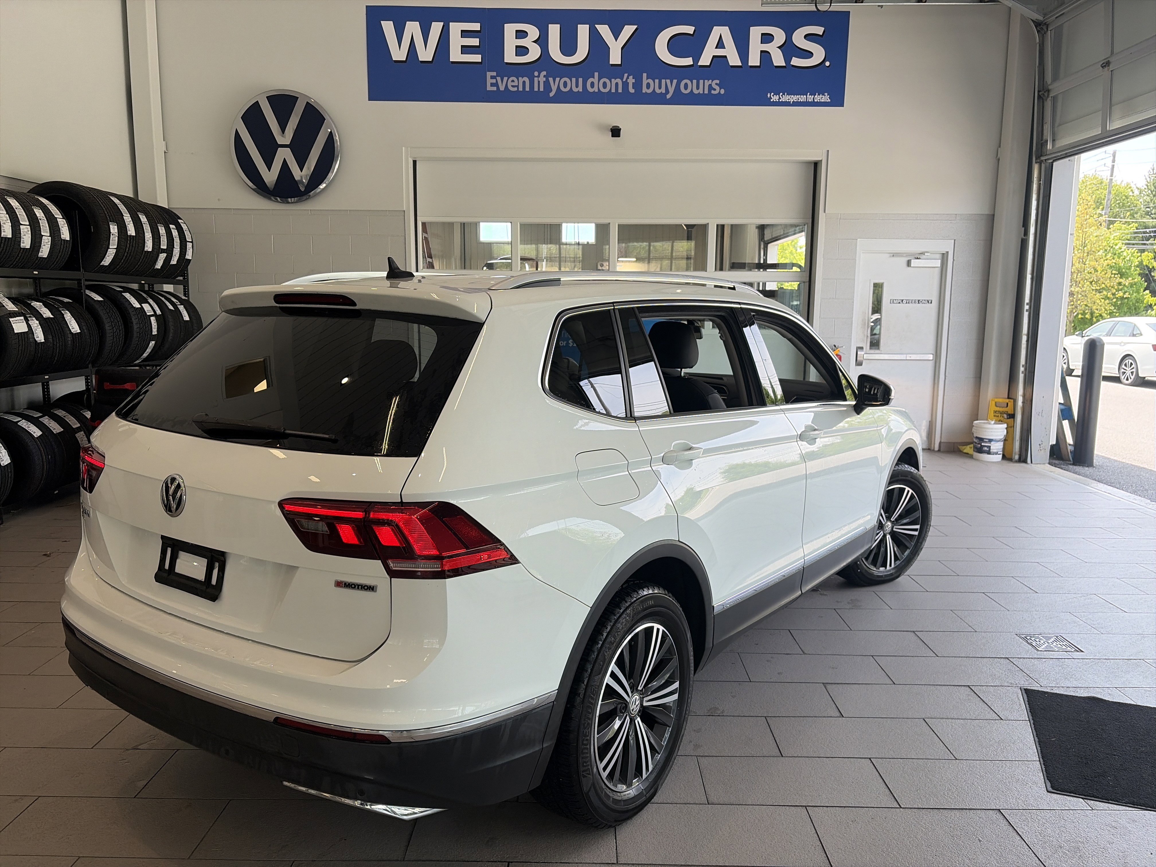 Used 2019 Volkswagen Tiguan SEL AWD/4WD image 4