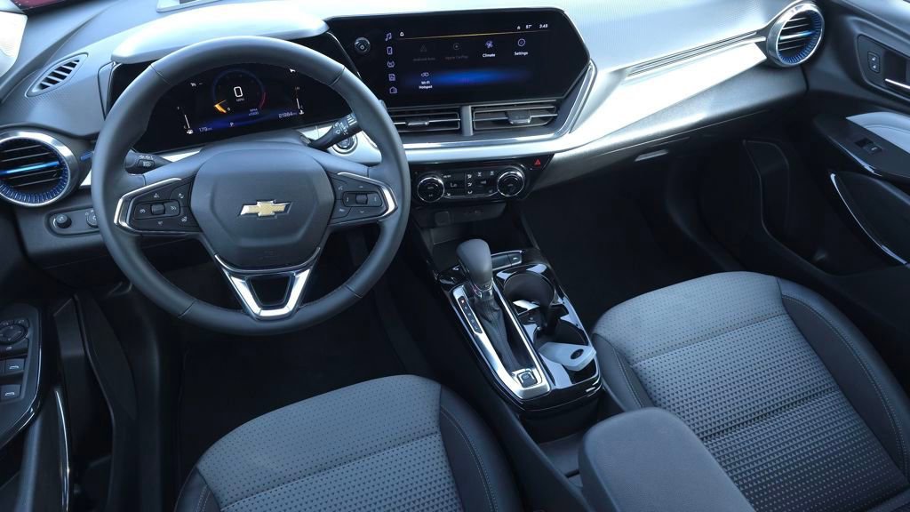 Used 2025 Chevrolet Trax LT w/ LT Convenience Package image 25