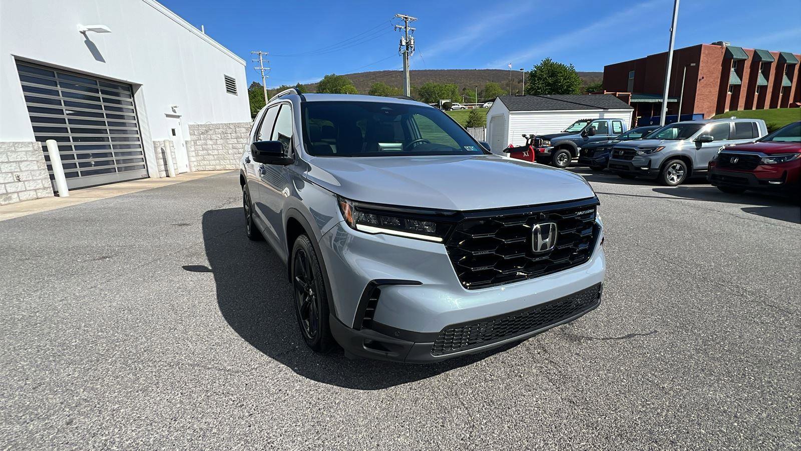 Certified 2025 Honda Pilot Black Edition image 2