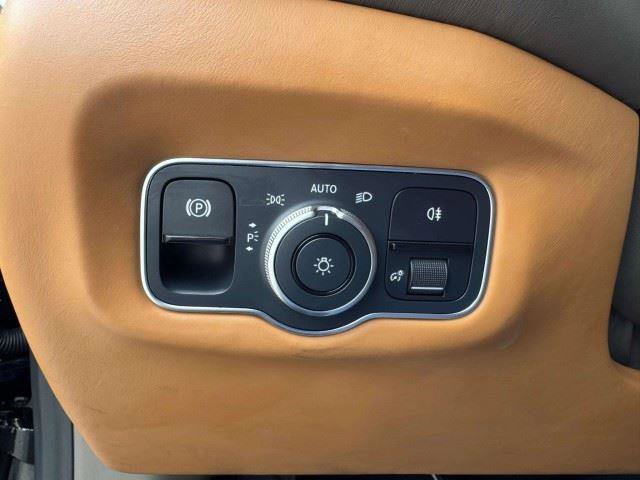Used 2022 Aston Martin V8 Vantage Roadster RWD image 24
