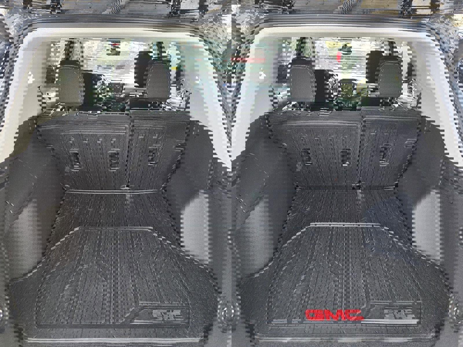 Used 2022 GMC Terrain SLE w/ Driver Convenience Package image 11