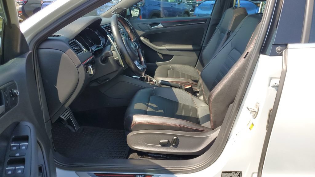 Used 2017 Volkswagen Jetta GLI FWD image 8