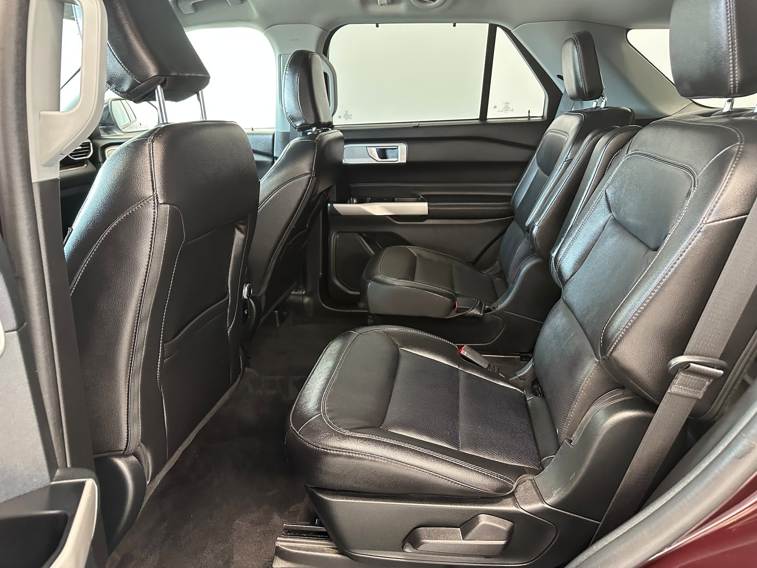 Used 2022 Ford Explorer Limited w/ Equipment Group 301A AWD/4WD image 13