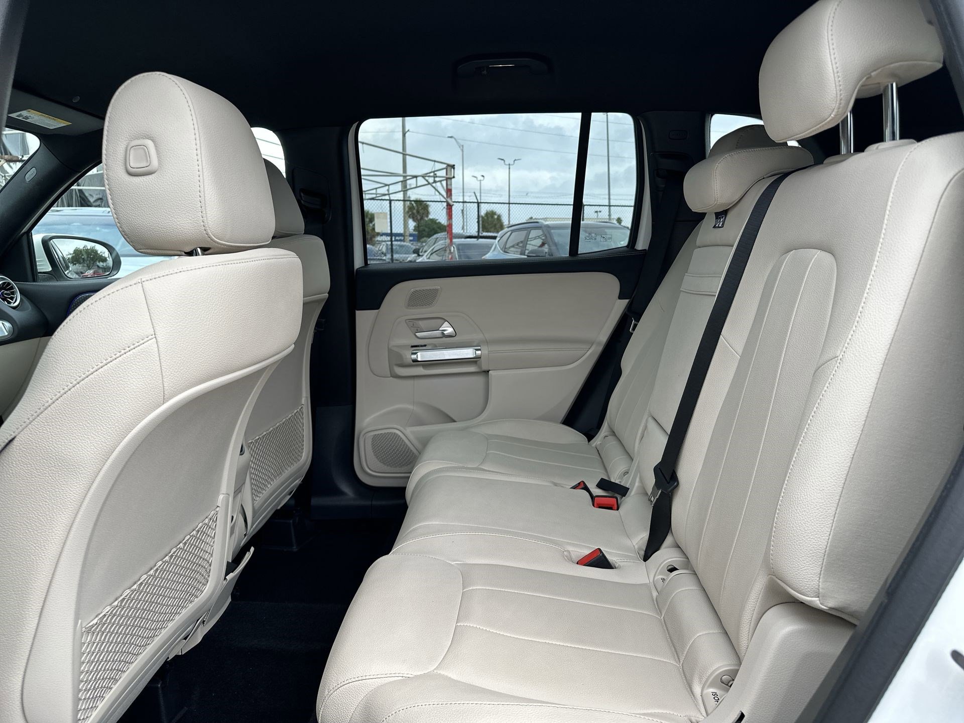 Used 2025 Mercedes-Benz GLB 250 4MATIC image 22