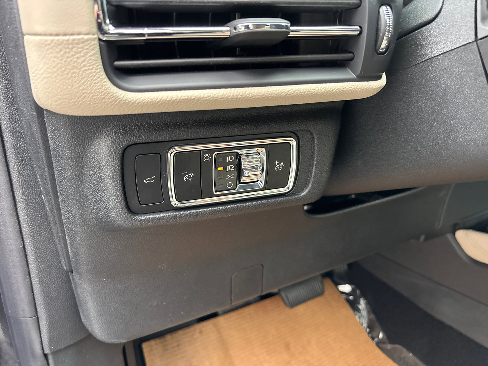 New 2026 Lincoln Corsair Premiere image 14