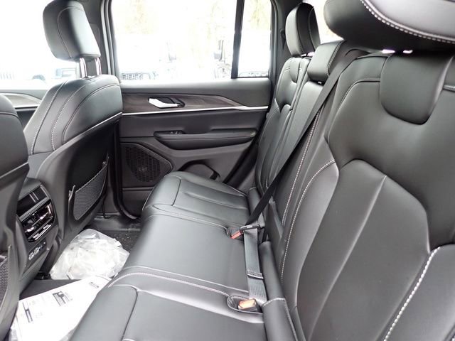 New 2025 Jeep Grand Cherokee Limited w/ Black Appearance Package image 13