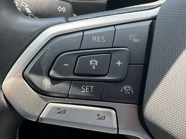 Used 2024 Volkswagen Tiguan SE AWD/4WD image 10