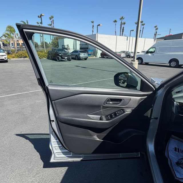 Used 2024 Nissan Rogue S FWD image 13