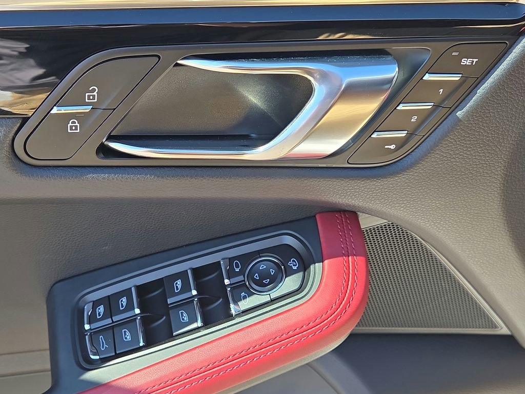 Certified 2025 Porsche Macan S image 7