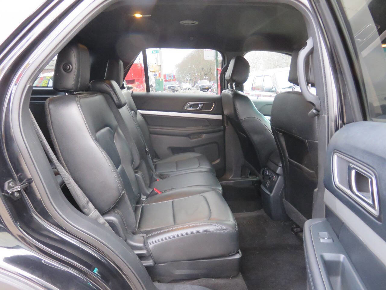 Used 2016 Ford Explorer XLT w/ Equipment Group 202A AWD/4WD image 21