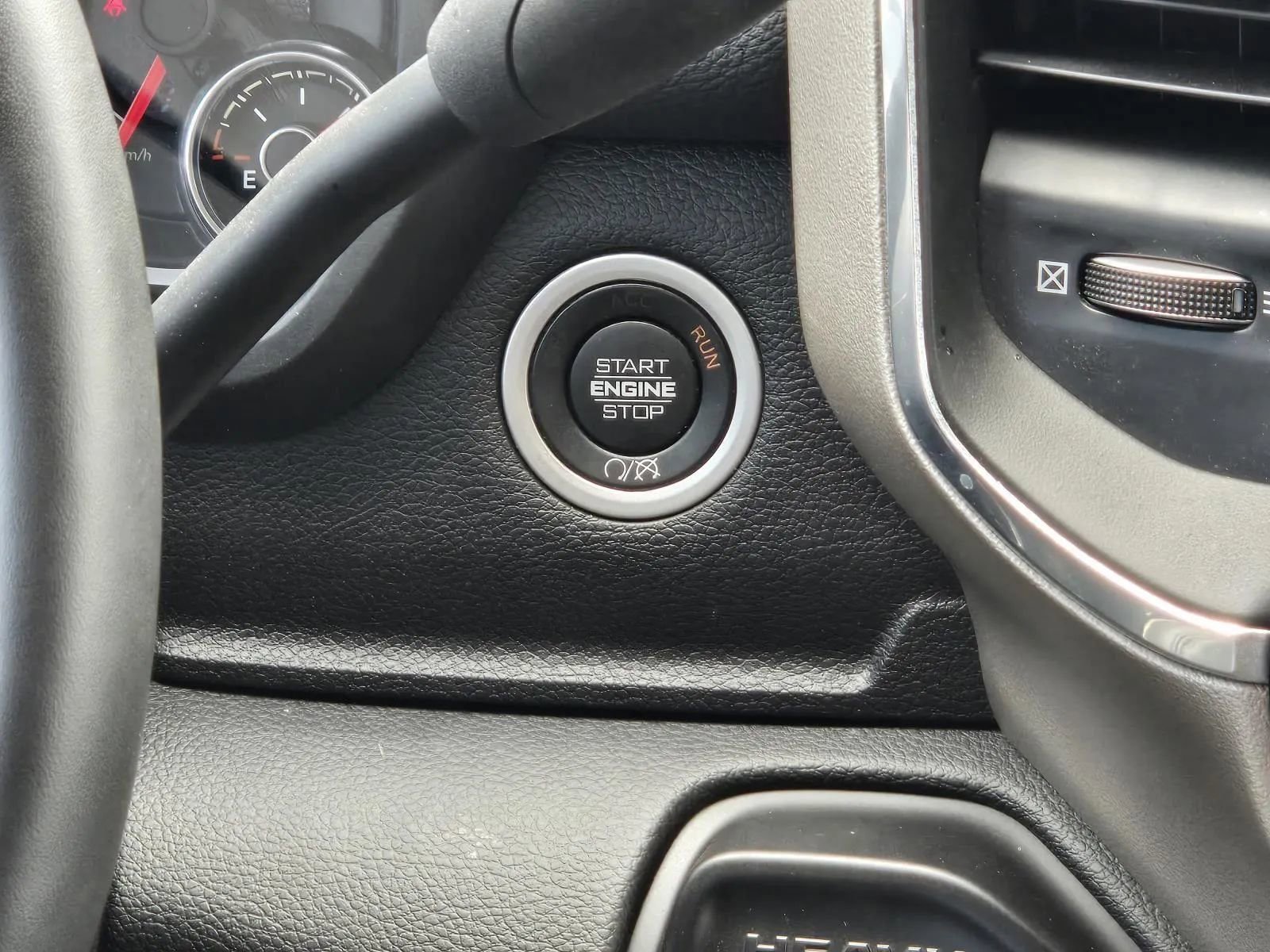 Used 2024 RAM 3500 Laramie w/ Towing Technology Group image 14