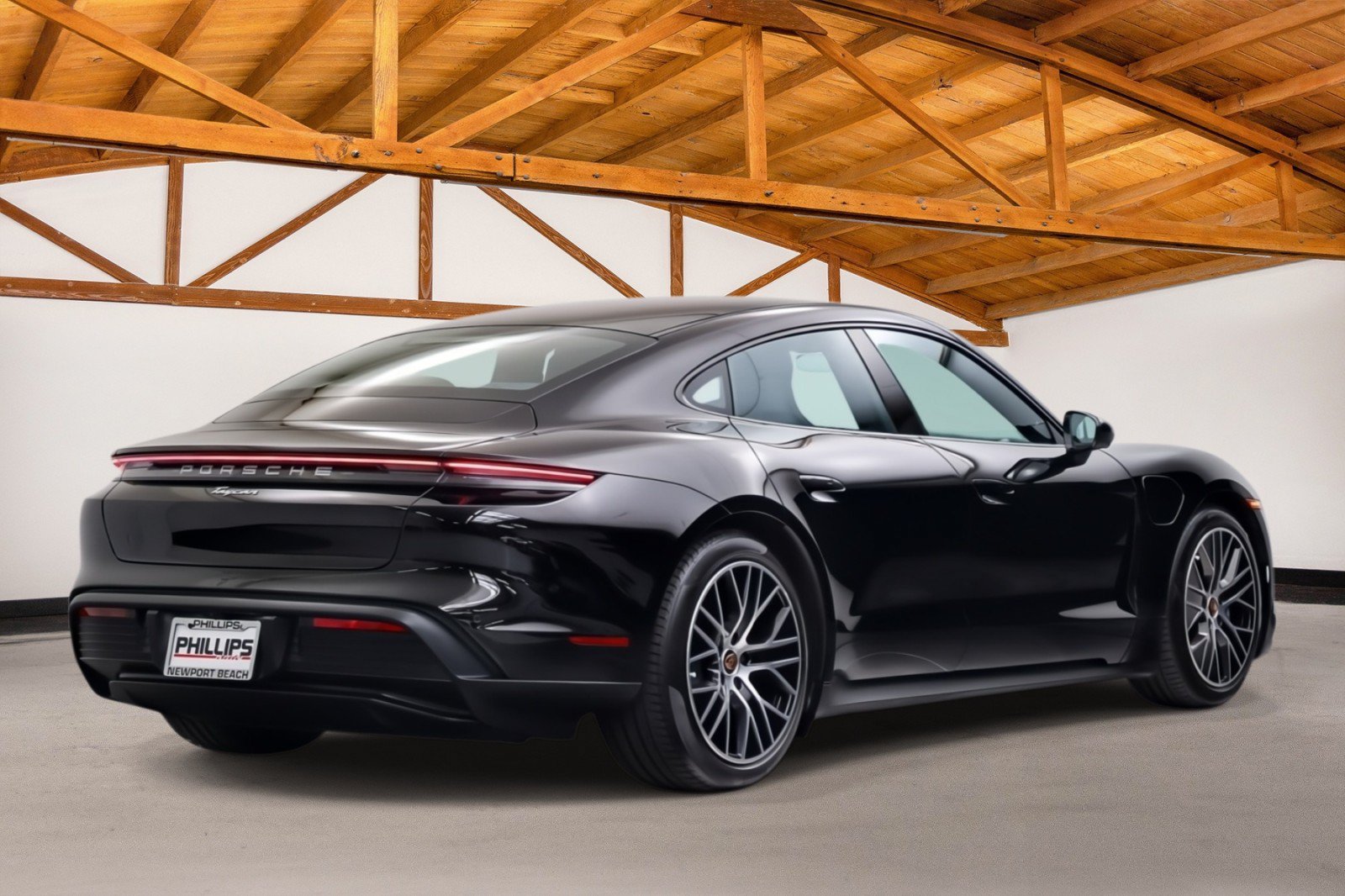 Used 2022 Porsche Taycan RWD image 5