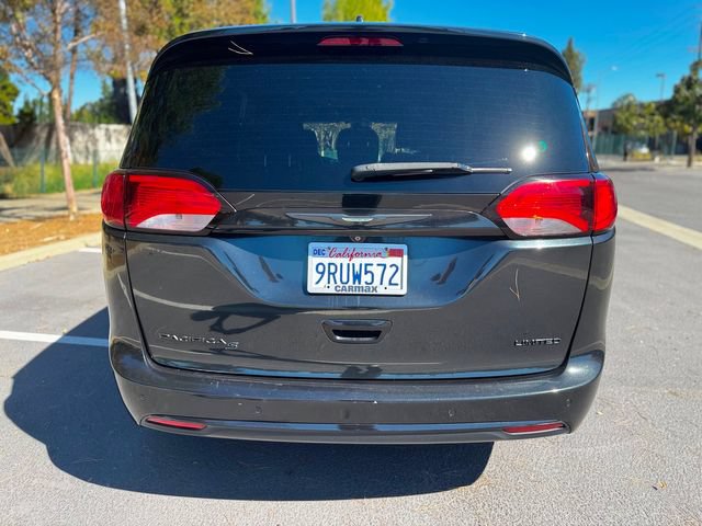Used 2018 Chrysler Pacifica Limited w/ Advanced Safetytec Group FWD image 17