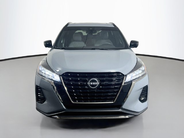 Used 2024 Nissan Kicks SR w/ SR Premium Package FWD image 2