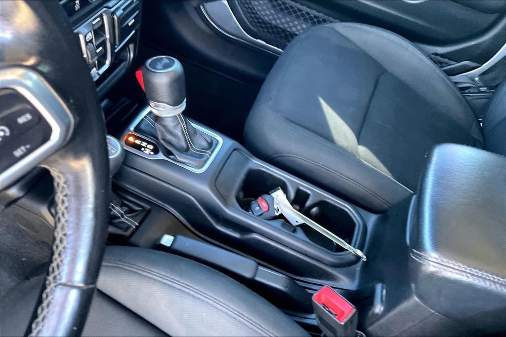 Used 2020 Jeep Wrangler Unlimited Sahara image 16