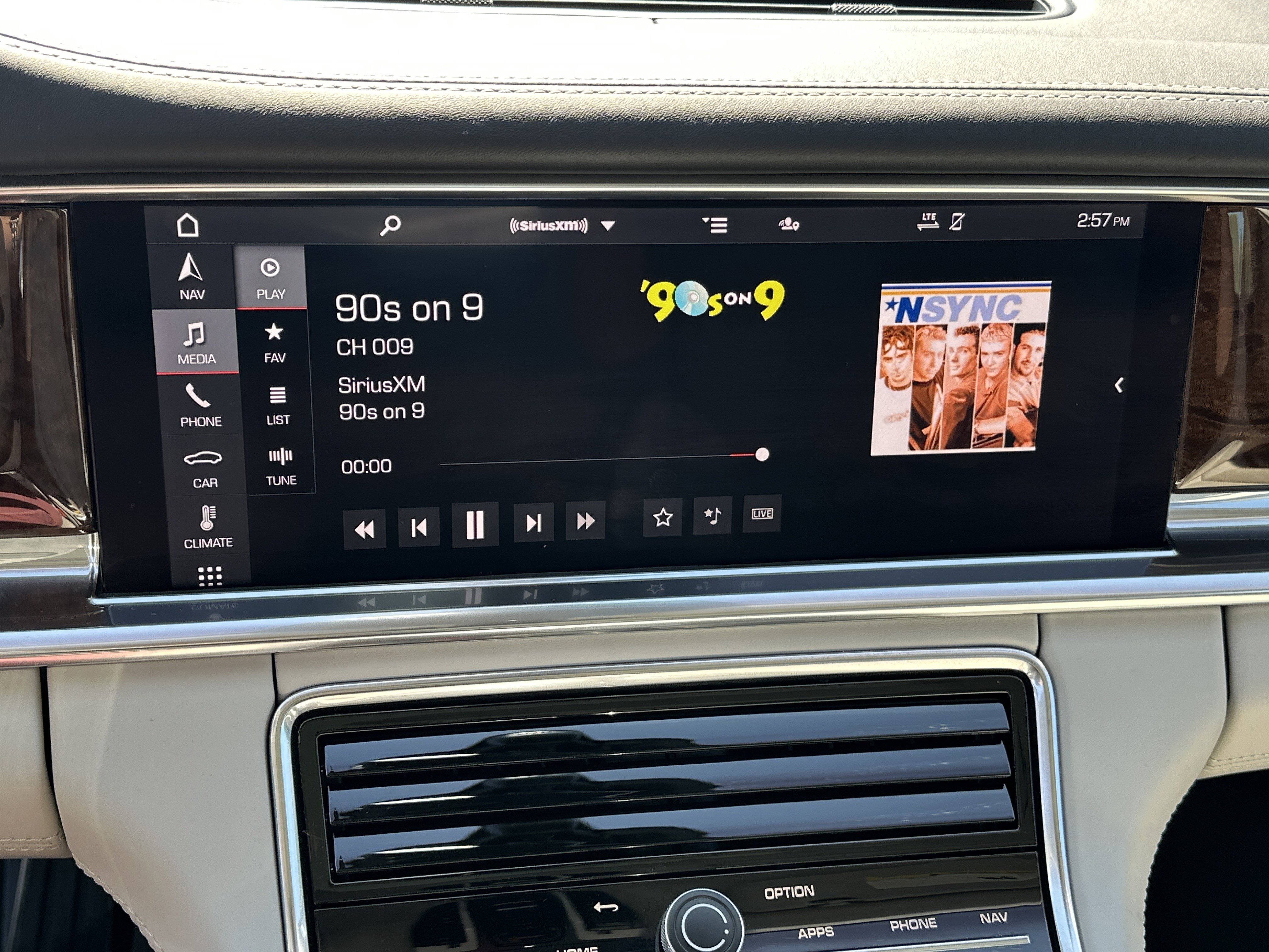 Used 2021 Porsche Panamera GTS image 27