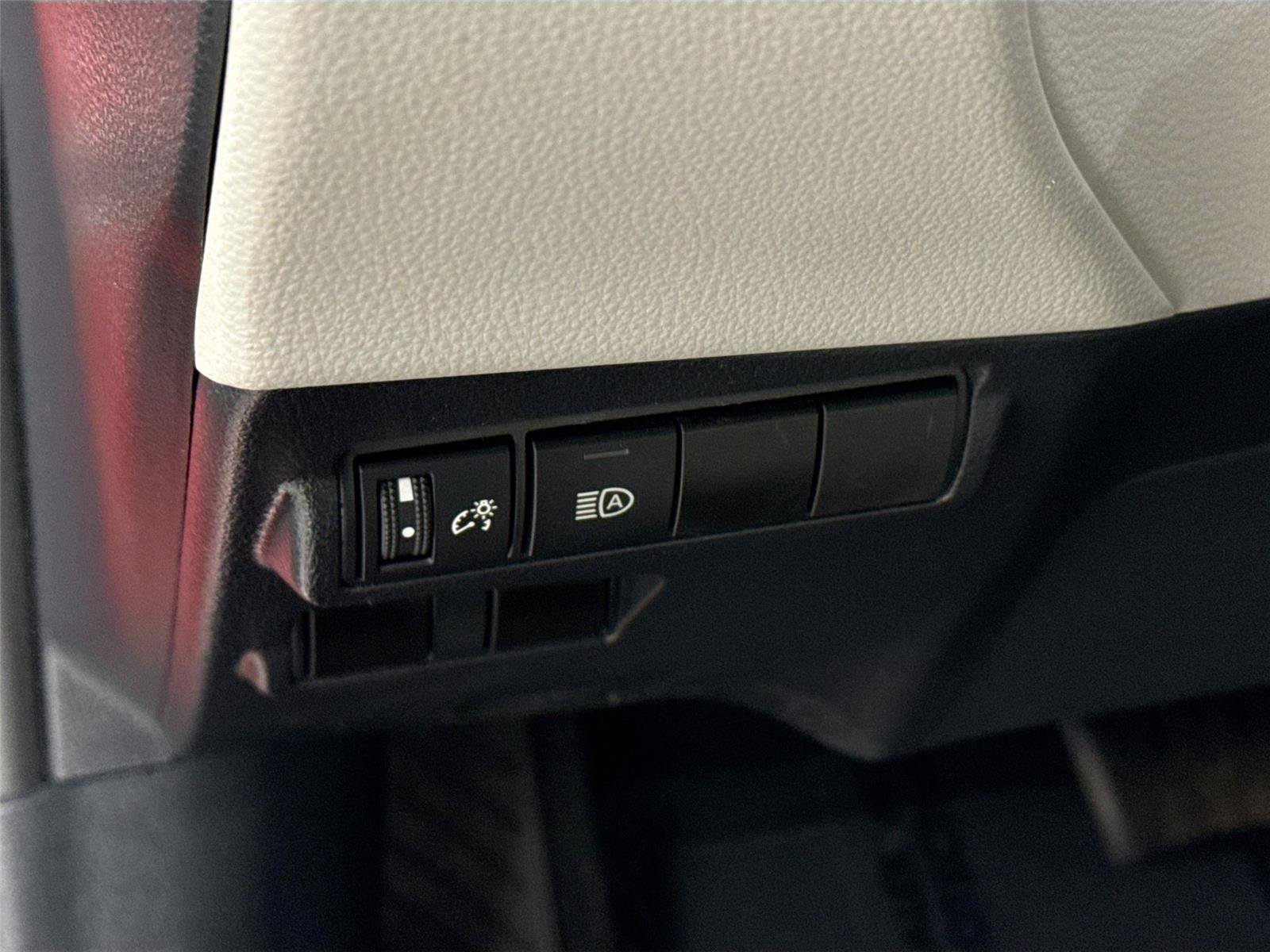 Used 2024 Toyota Corolla Cross LE w/ Moonroof Package FWD image 15