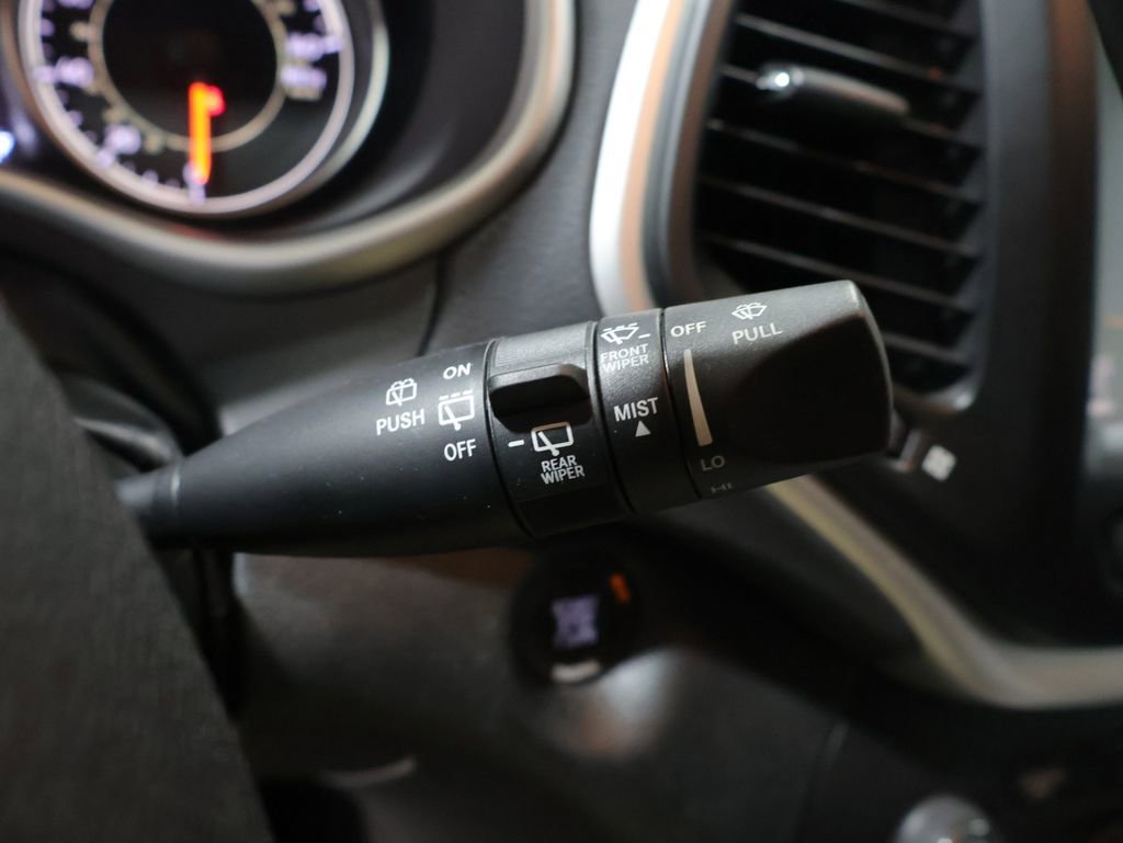 Used 2016 Jeep Cherokee Trailhawk w/ Comfort/Convenience Group image 38