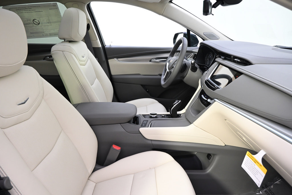 New 2026 Cadillac XT5 Premium Luxury w/ LPO, Floor Liner Package AWD/4WD image 16