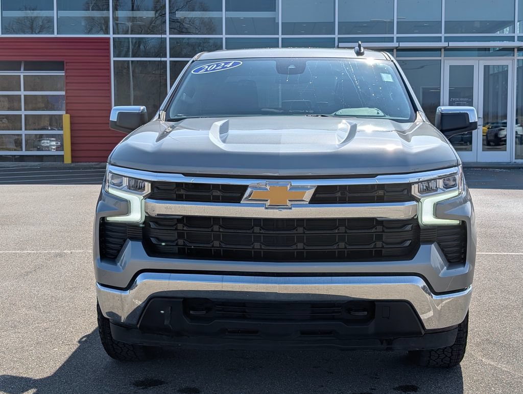 Used 2024 Chevrolet Silverado 1500 LT AWD/4WD image 2