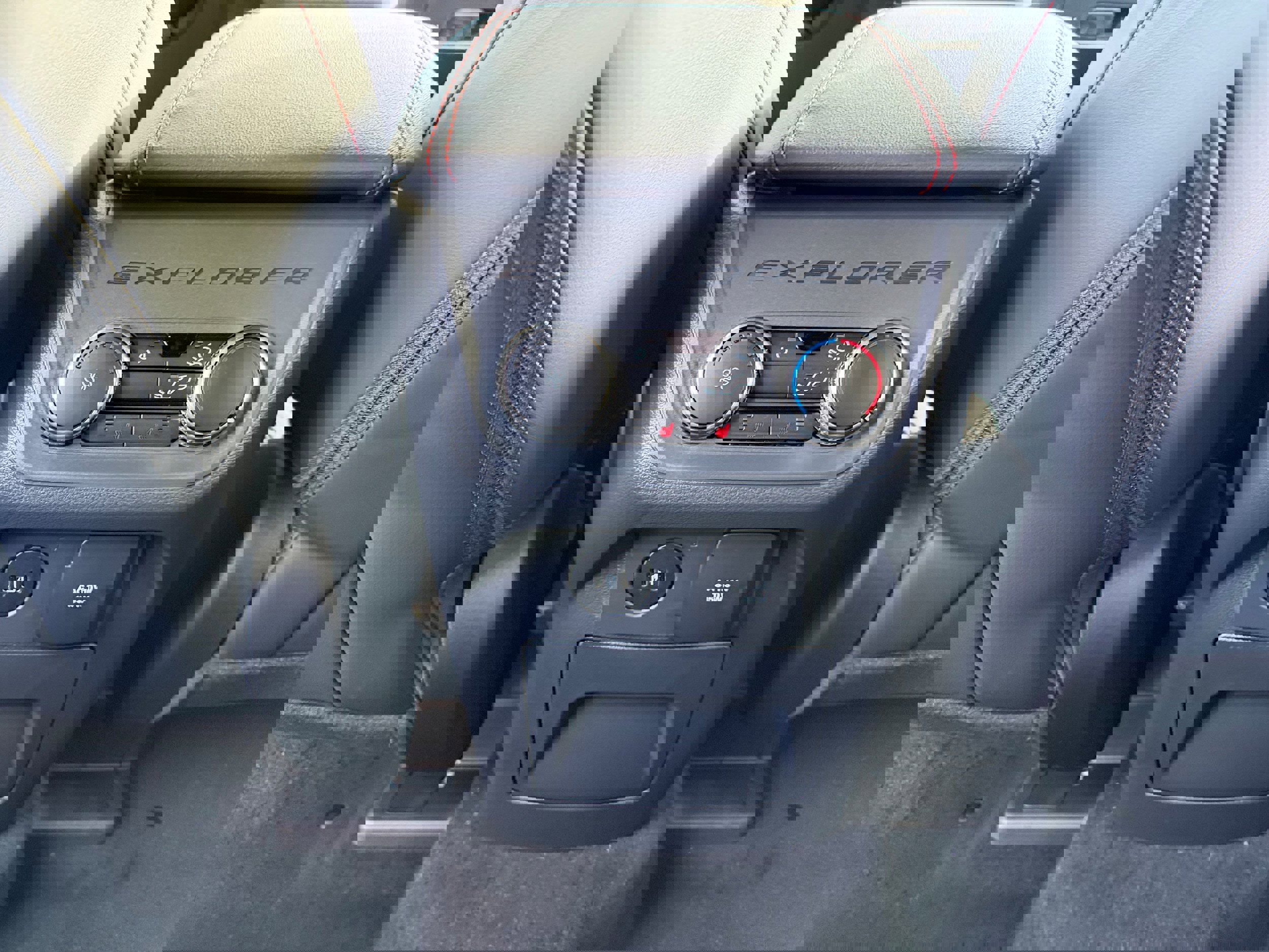 New 2026 Ford Explorer ST-Line w/ ST-Line Street Pack image 17