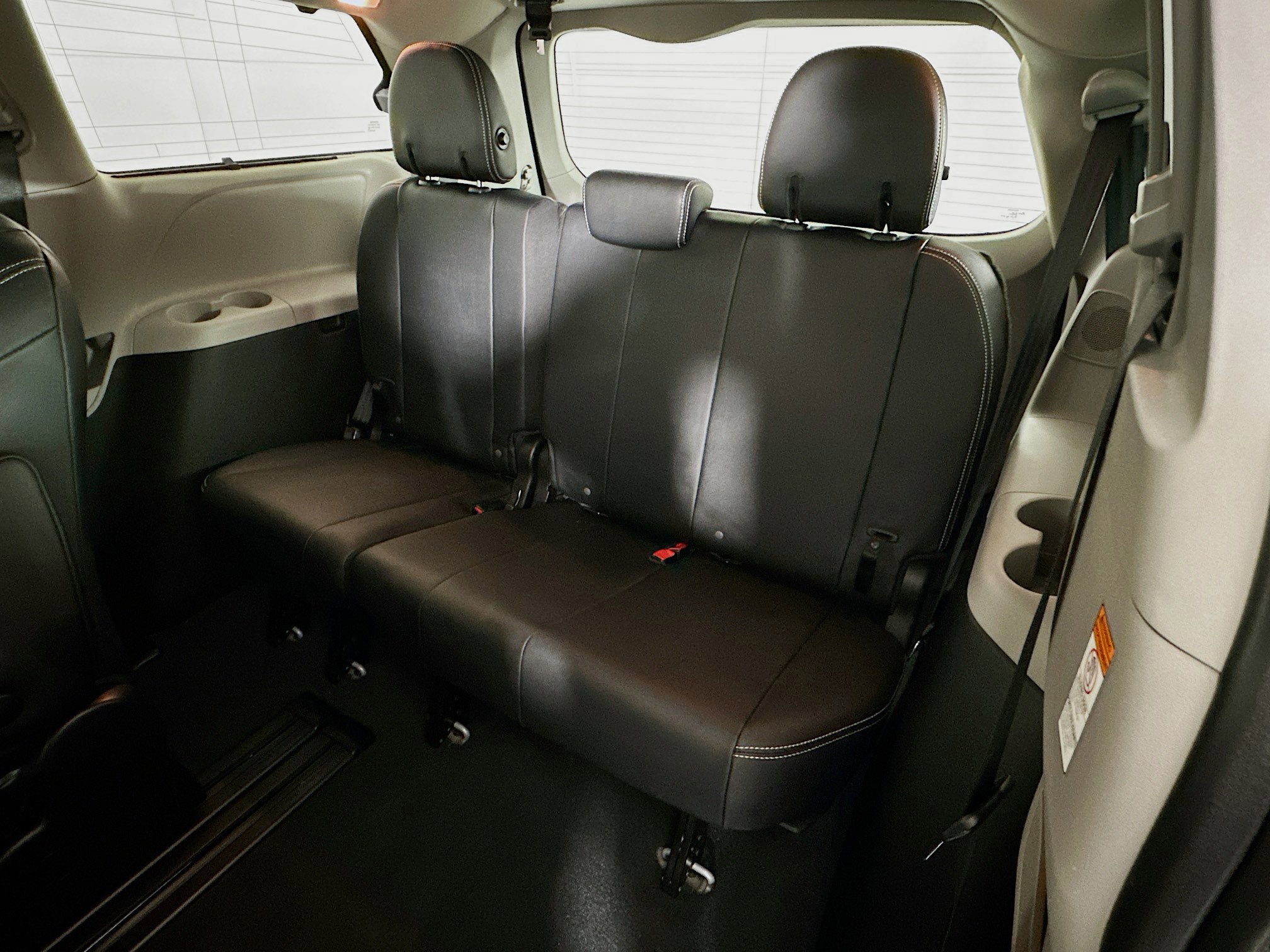 Used 2020 Toyota Sienna SE w/ SE Preferred Package image 29