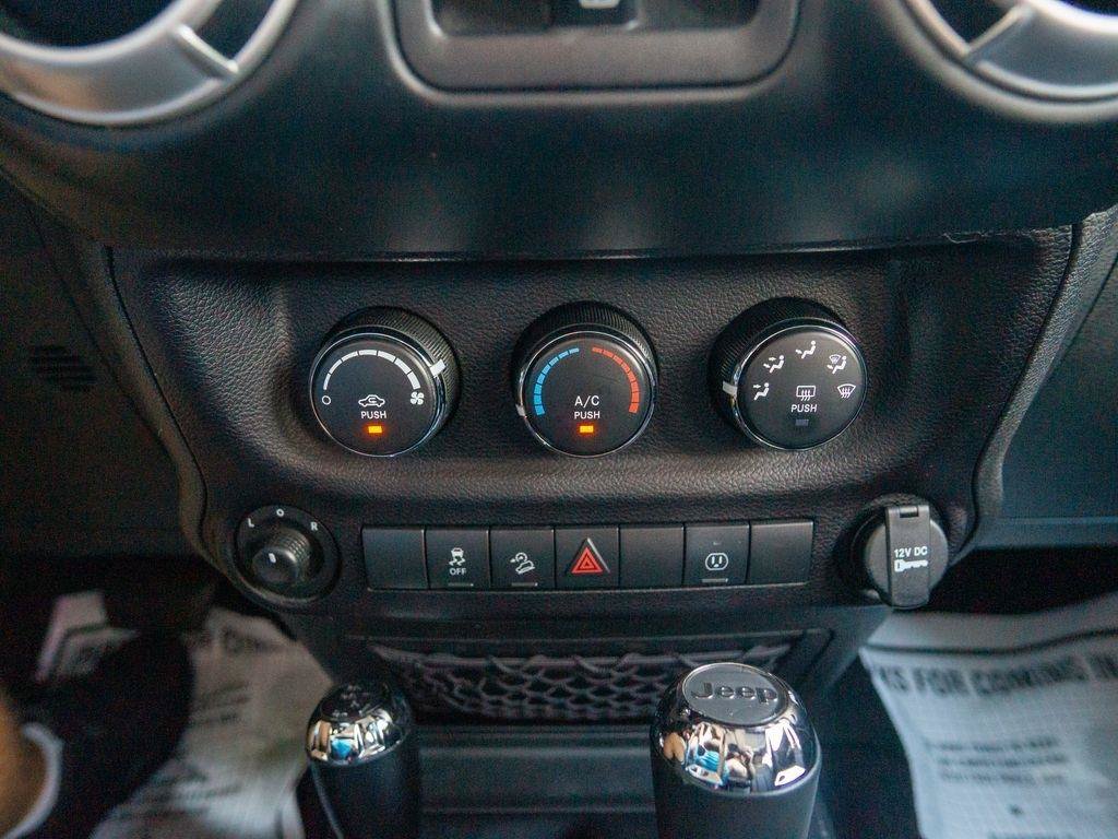 Used 2018 Jeep Wrangler Unlimited Sahara AWD/4WD image 20