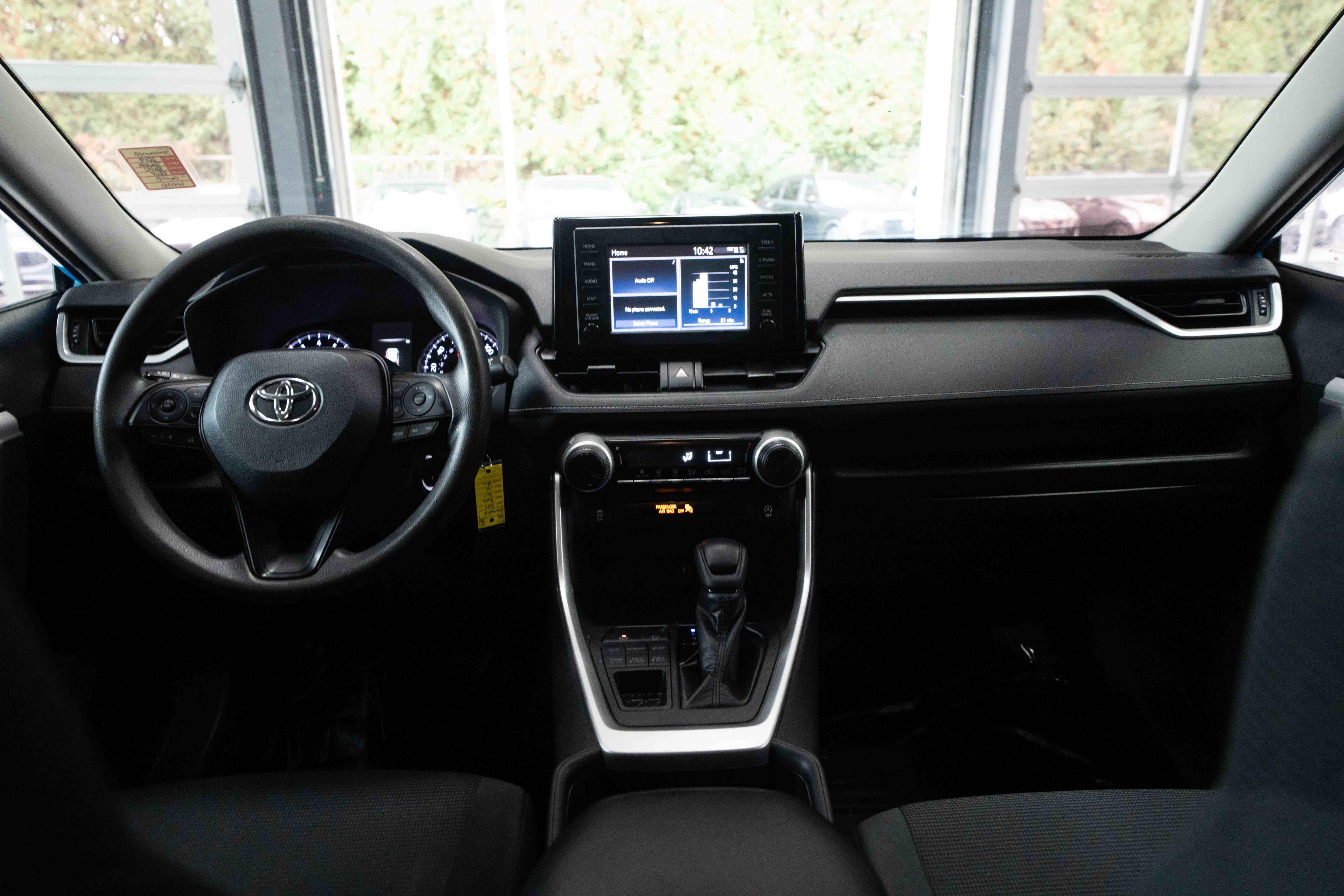 Used 2019 Toyota RAV4 LE w/ Carpet Mat Package AWD/4WD image 20
