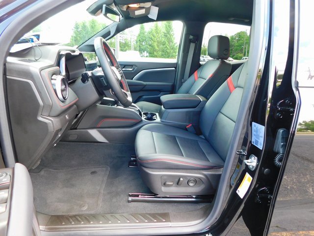 Used 2025 Chevrolet Colorado Z71 w/ Z71 Convenience Package 2 image 16