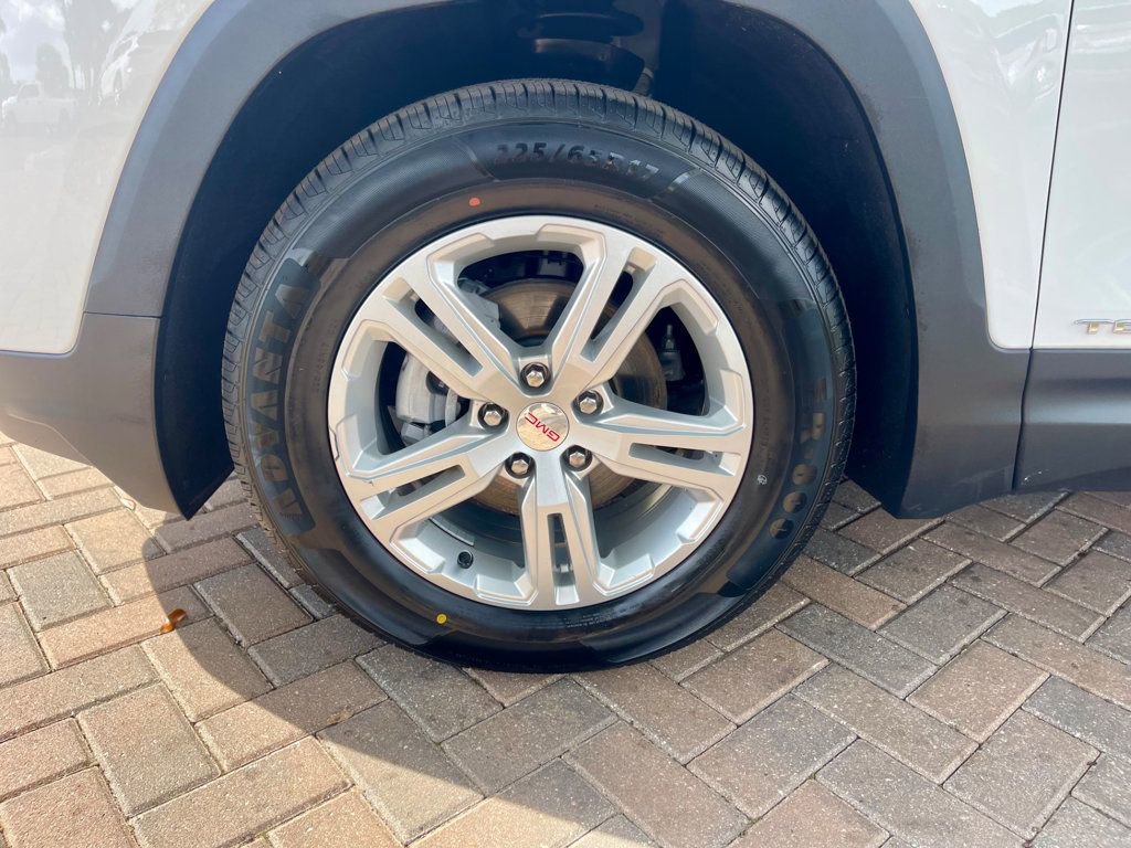 Used 2024 GMC Terrain SLE image 10