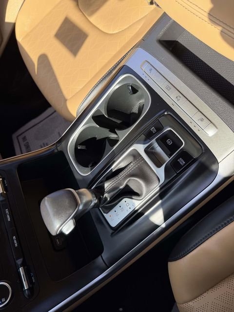 Used 2024 Kia Carnival LX FWD image 20