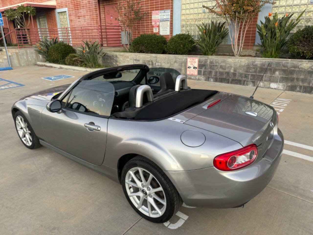 Used 2010 MAZDA MX-5 Miata Grand Touring w/ Premium Pkg image 28