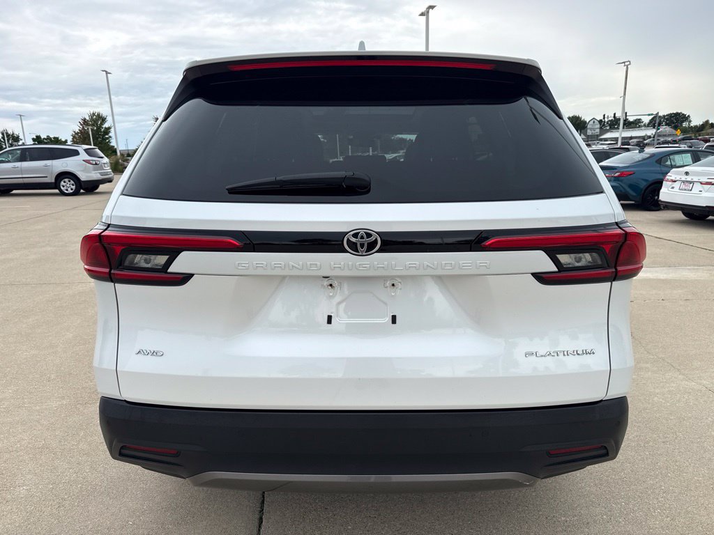 Certified 2024 Toyota Grand Highlander AWD image 4