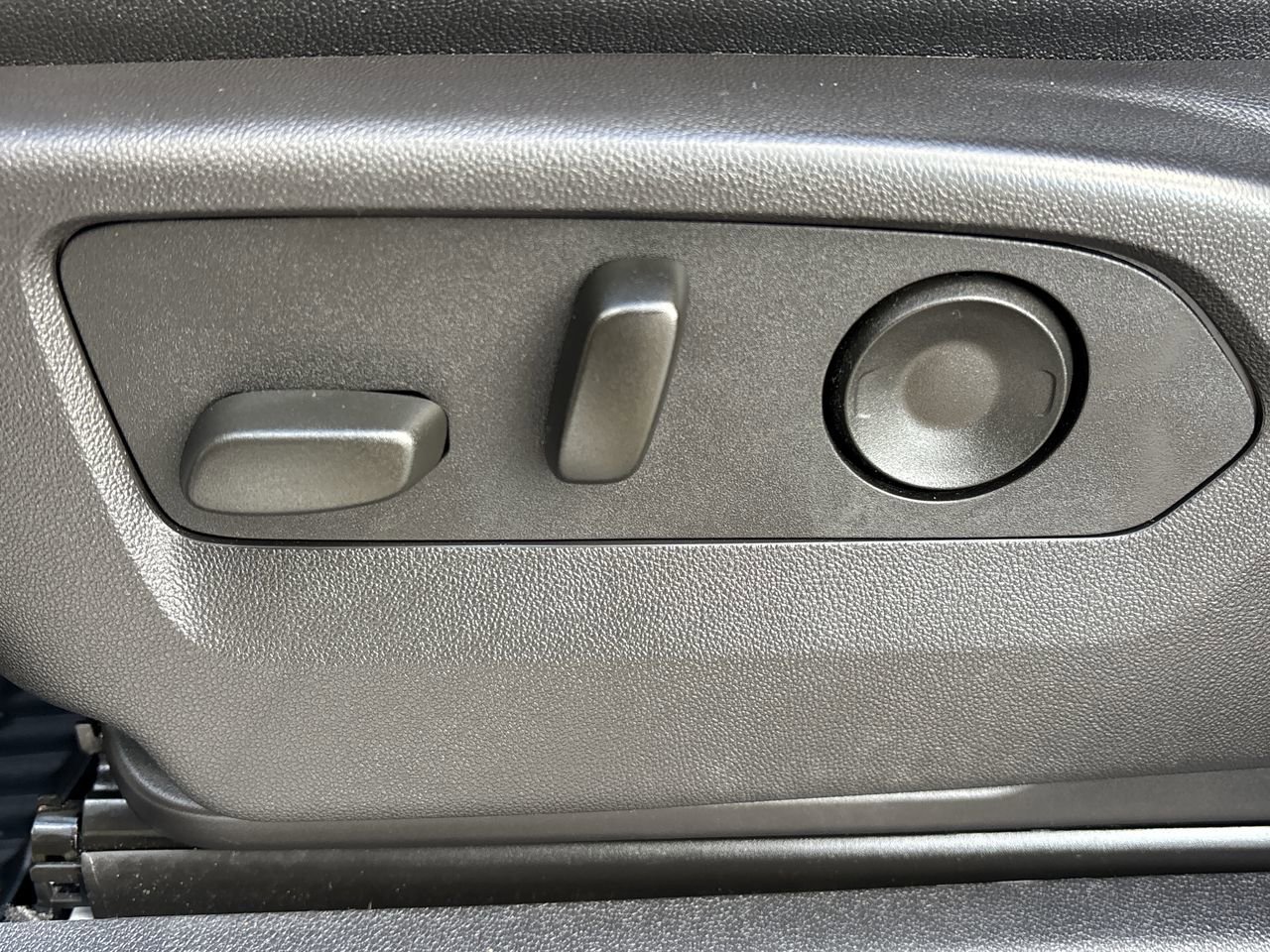 Used 2024 GMC Sierra 1500 AT4 w/ Technology Package image 19