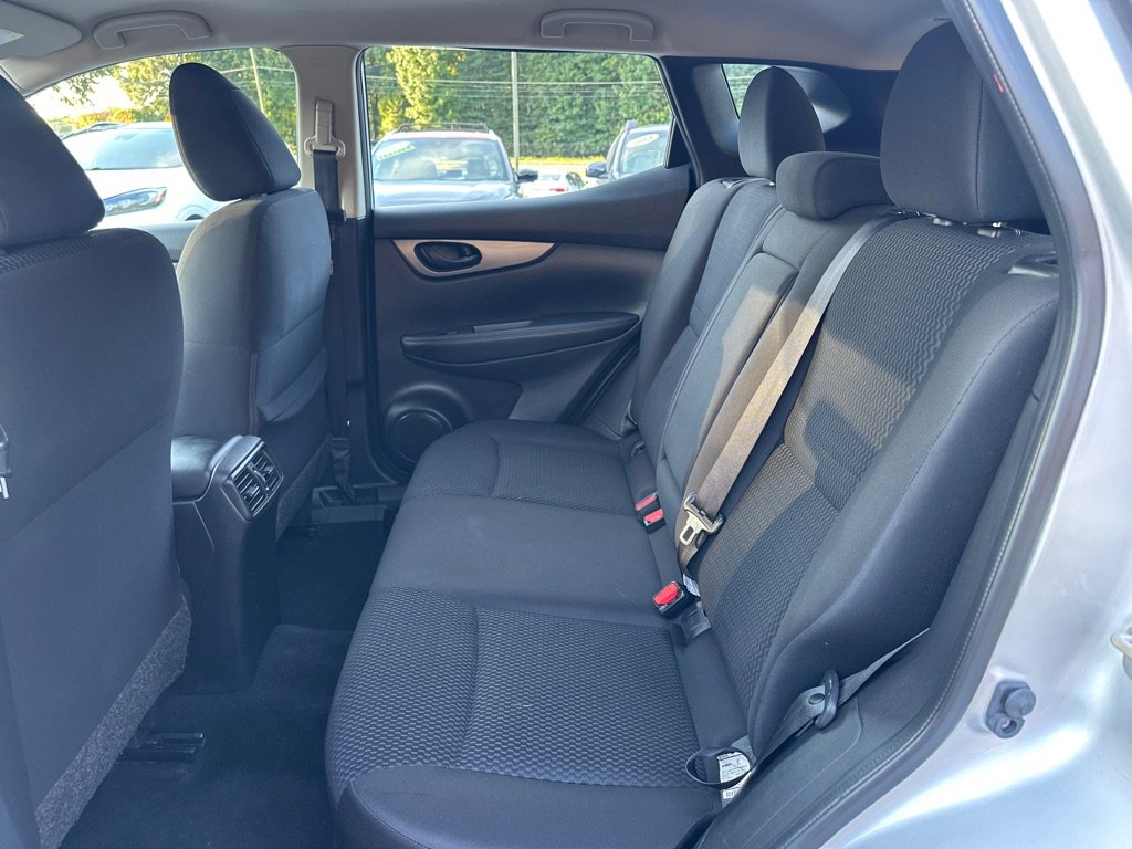 Used 2019 Nissan Rogue Sport S image 13