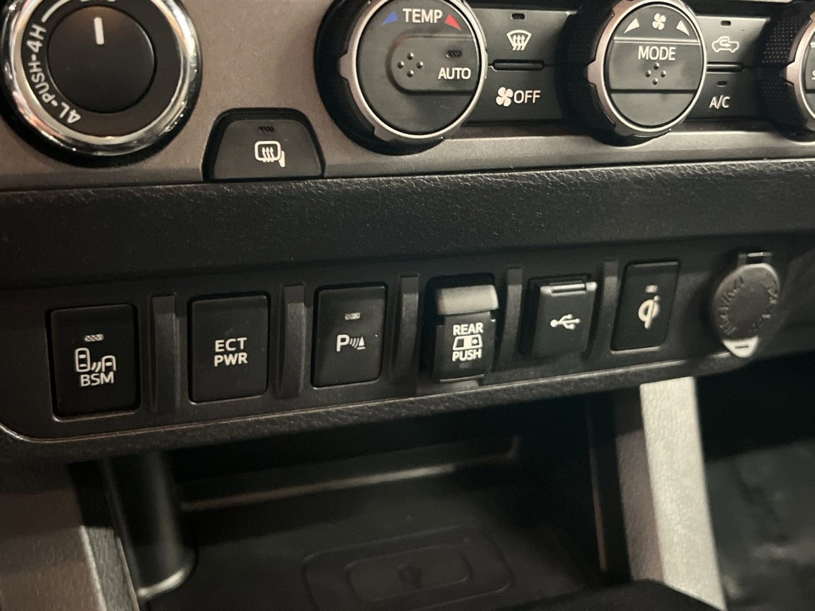 Used 2022 Toyota Tacoma TRD Sport w/ Technology Package AWD/4WD image 26