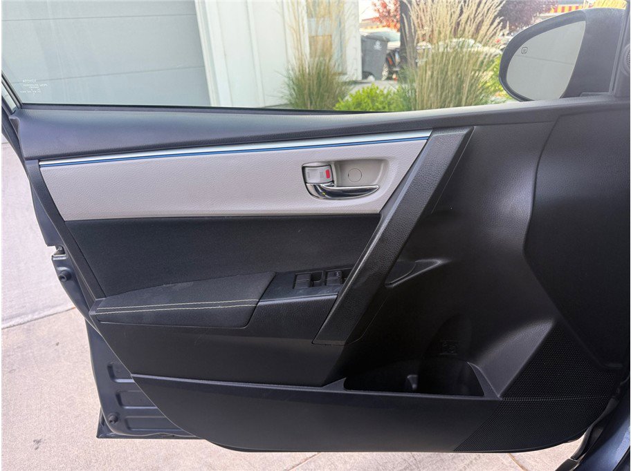 Used 2016 Toyota Corolla LE FWD image 29