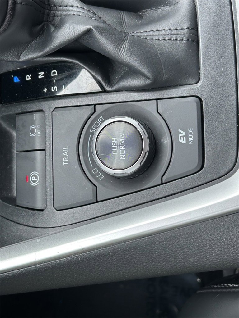 Used 2023 Toyota RAV4 Limited image 29