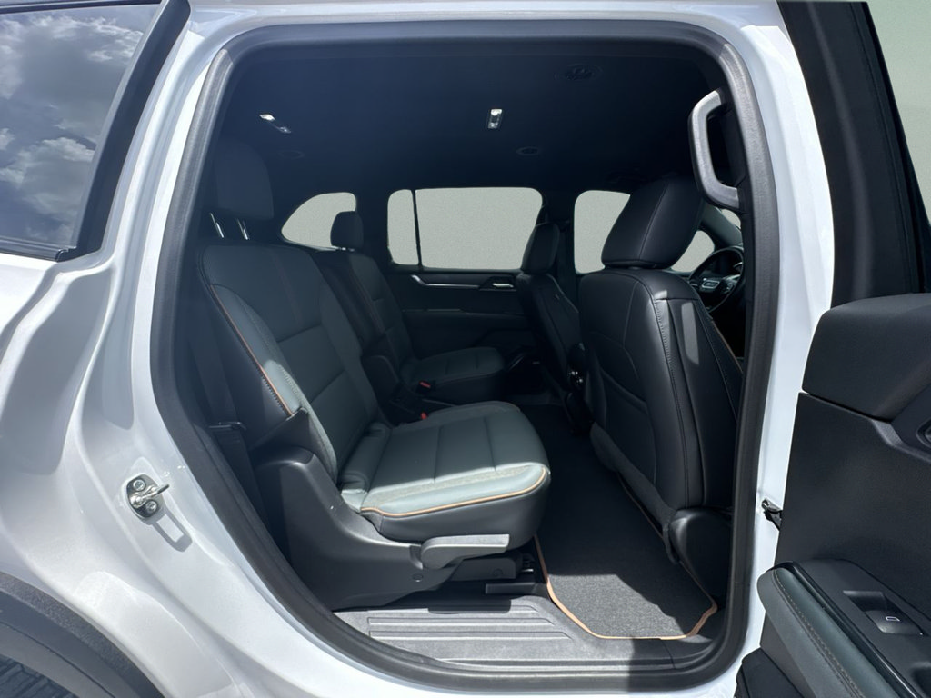Used 2025 GMC Acadia AT4 AWD/4WD image 33