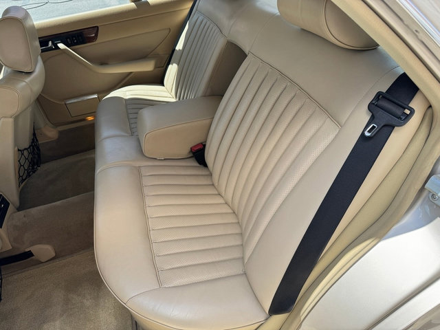 Used 1988 Mercedes-Benz 560 SEL image 16