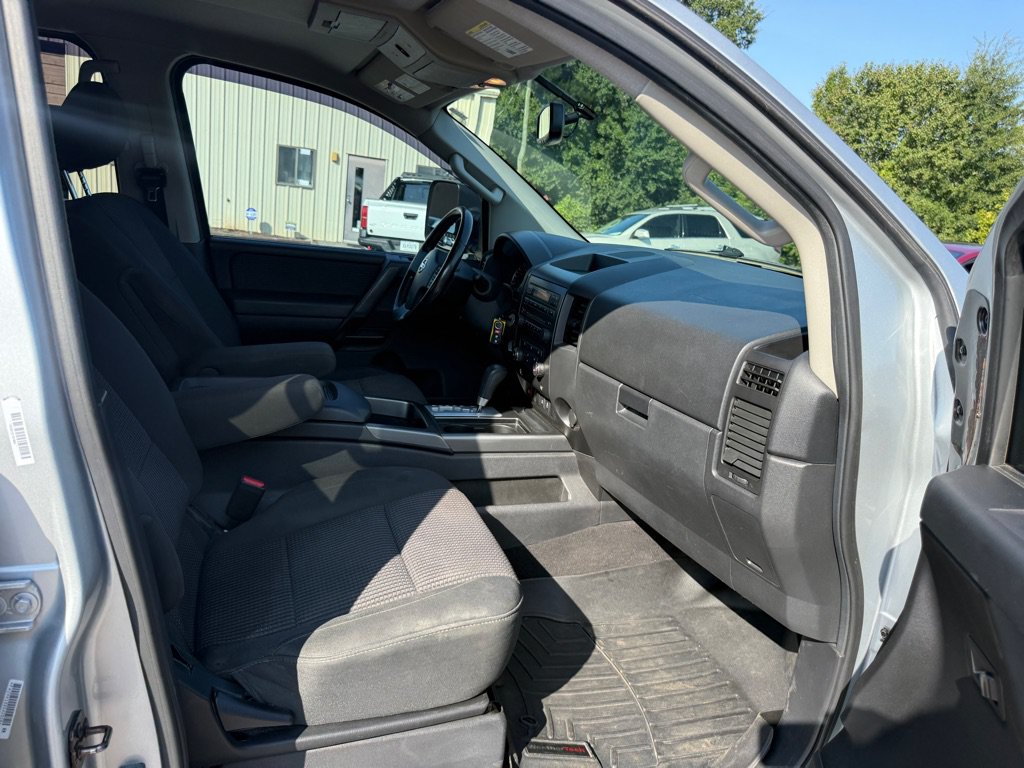 Used 2012 Nissan Titan SV w/ SV Premium Utility Pkg AWD/4WD image 14