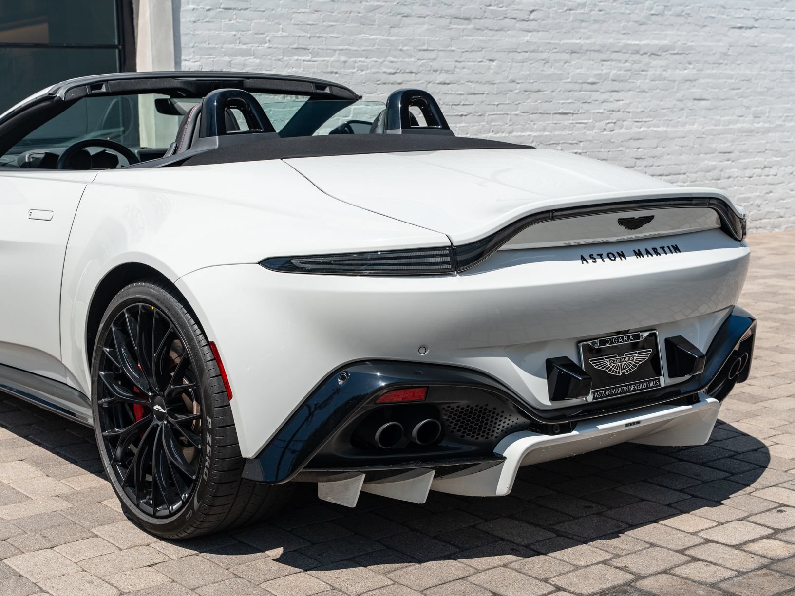 Used 2023 Aston Martin V8 Vantage Roadster RWD image 6